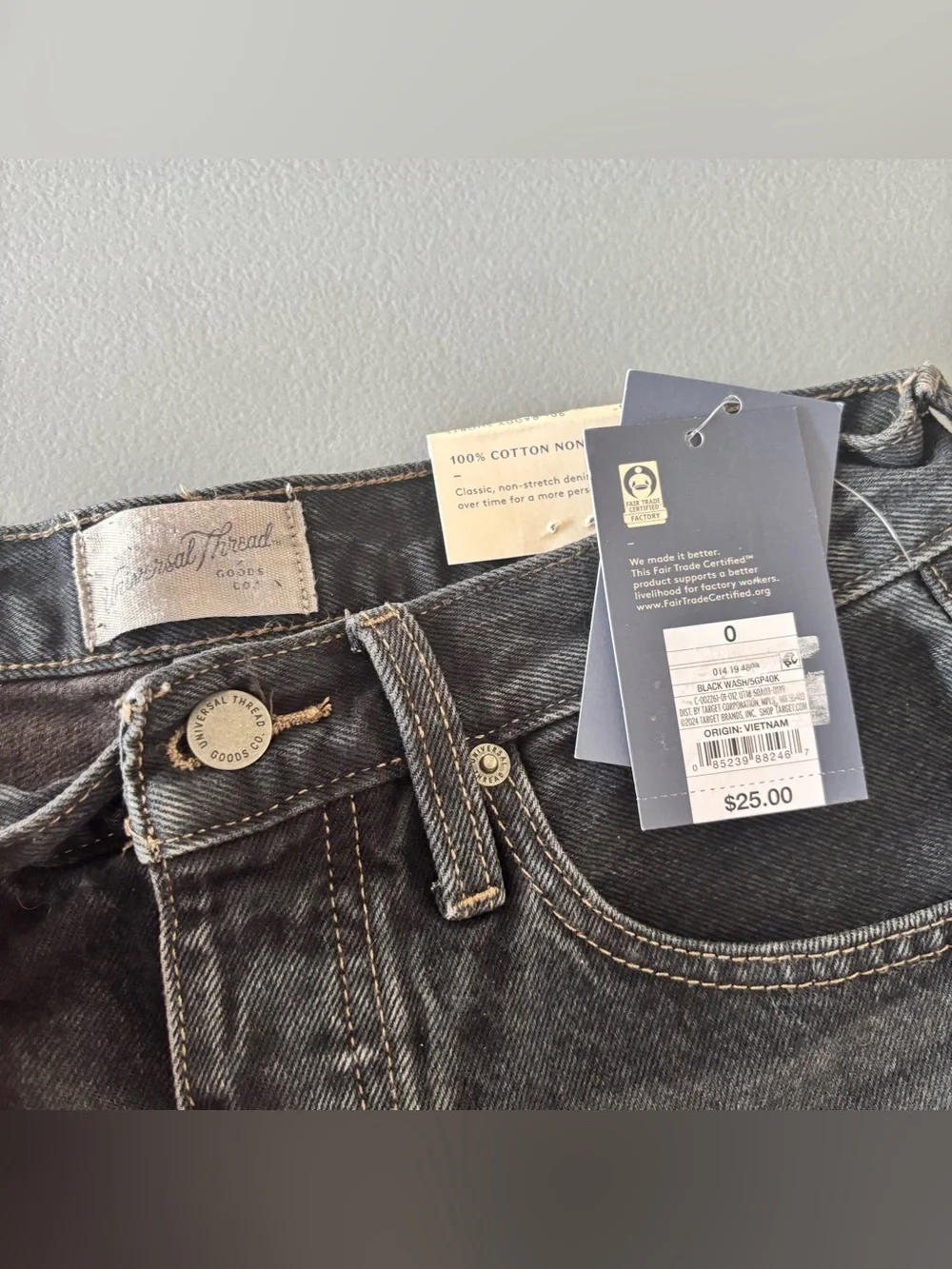 Universal Thread Baggy jean shorts women in black raw wash Size 0